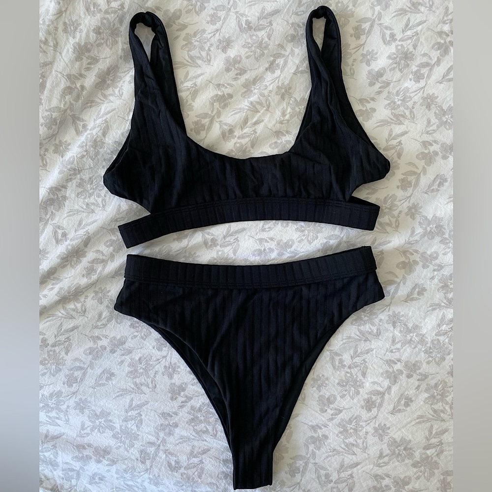 bond-eye Bikini Set